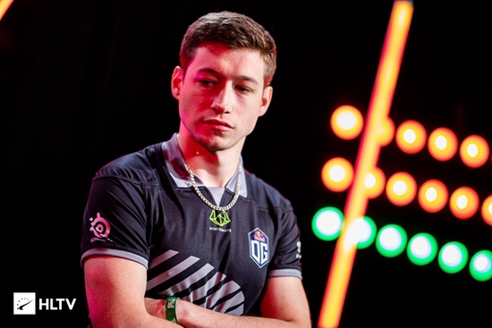 中国战队在机器人足球世界杯中夺得冠亚军